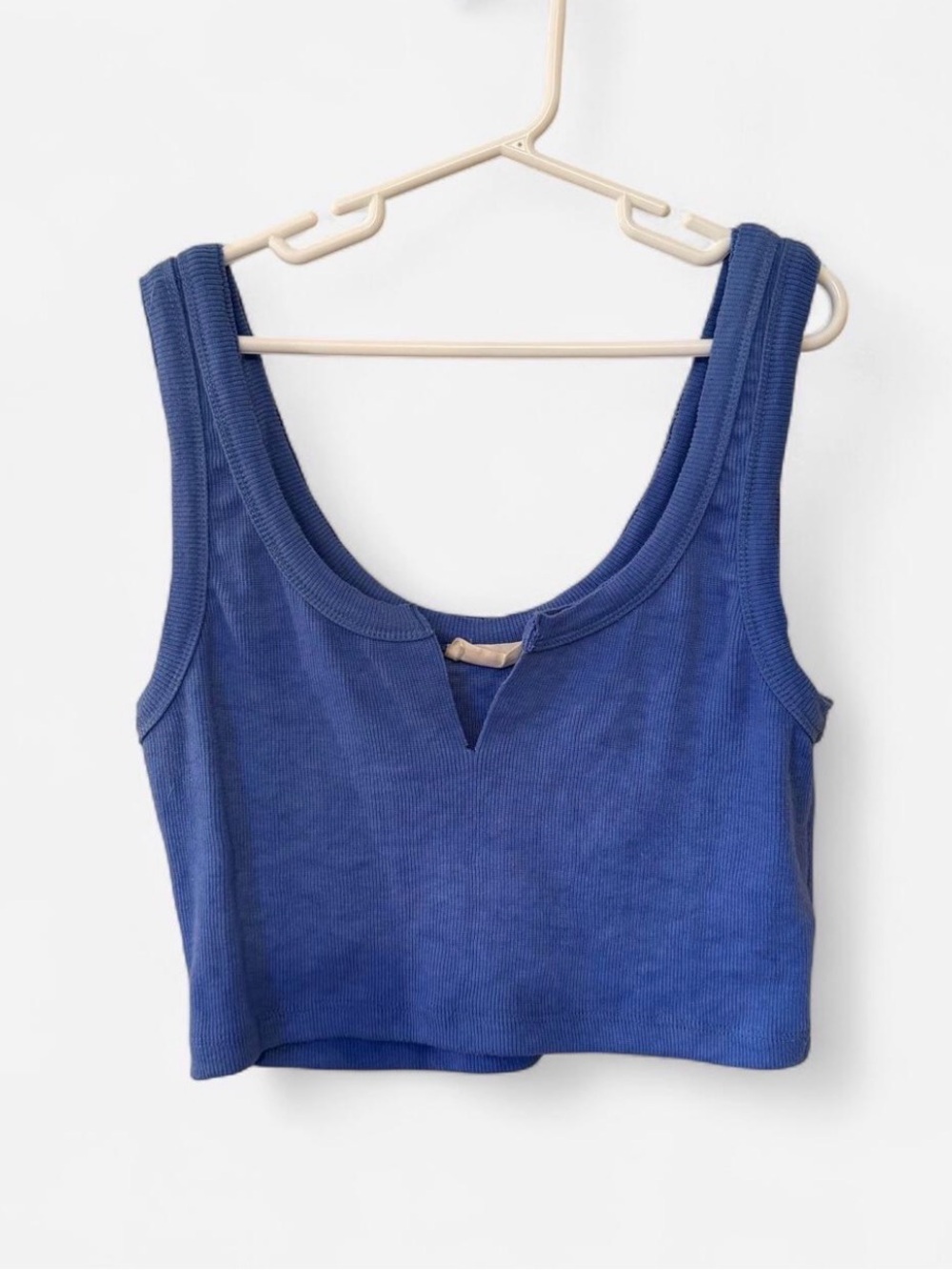 American Threads Copper Blue Women's Blue Ribbed Cropped Tank Top